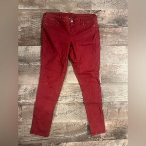 Maurice’s red skinny jeans Size: L-R